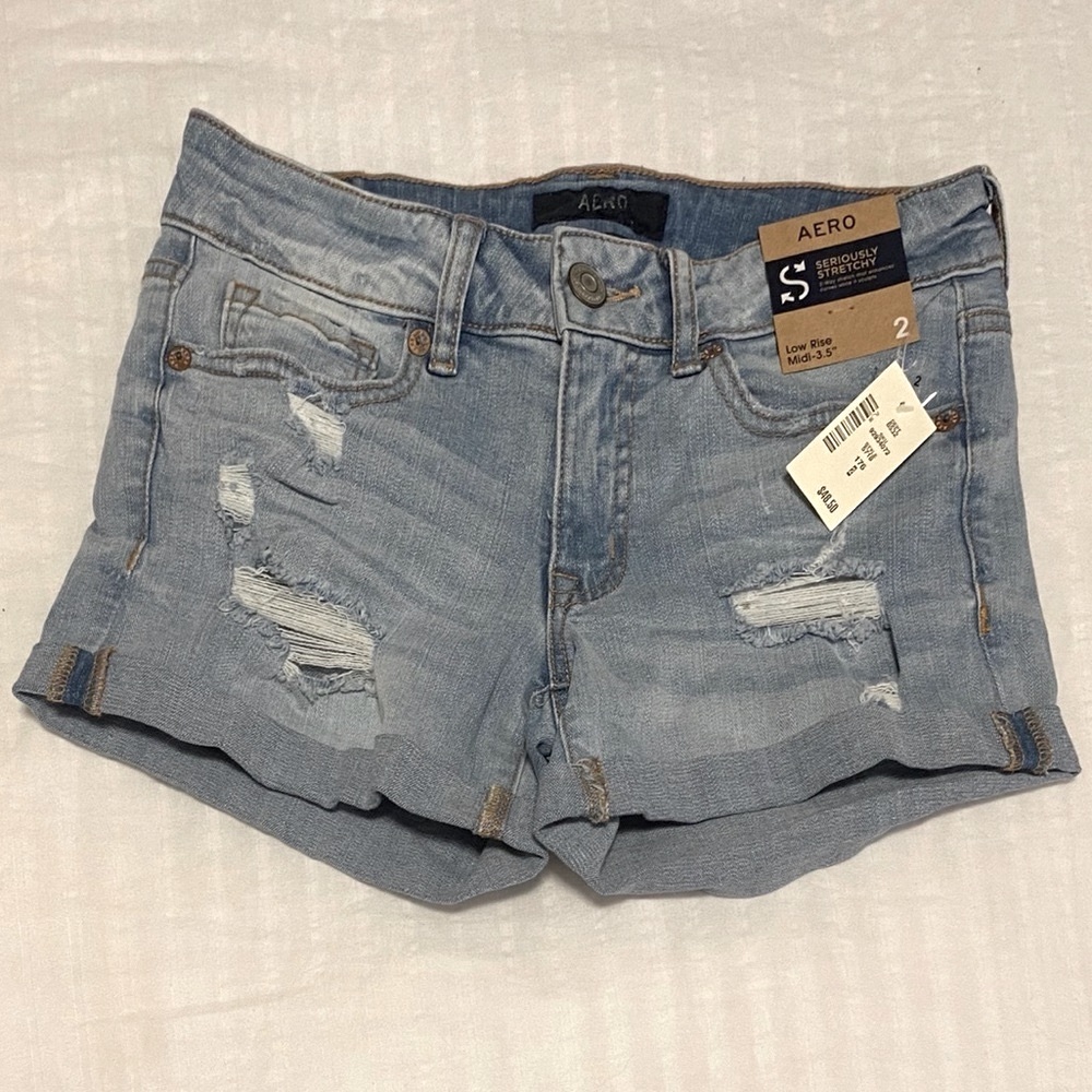 Low rise midi shorts, light denim, stretchy
